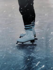 Schaatsen op een akker